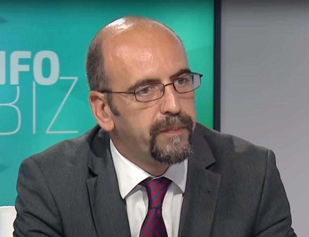 Док ми ЦРКАВАМО У БЕДИ, њен БАТА СЕ БОГАТИ! Премијерка наместила свом буразеру послове који вреде МИЛИОНЕ! 